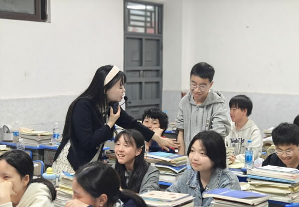 趣味体验课—双龙中心校学子走进达州远航职业技术学校